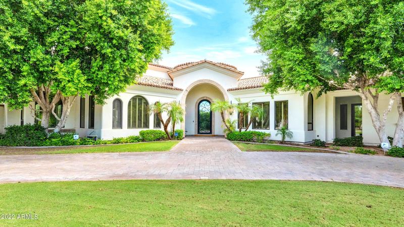 Arcadia estate on North Borgatello Lane in Phoenix 85018 sold by Candelaria Luxury Properties
